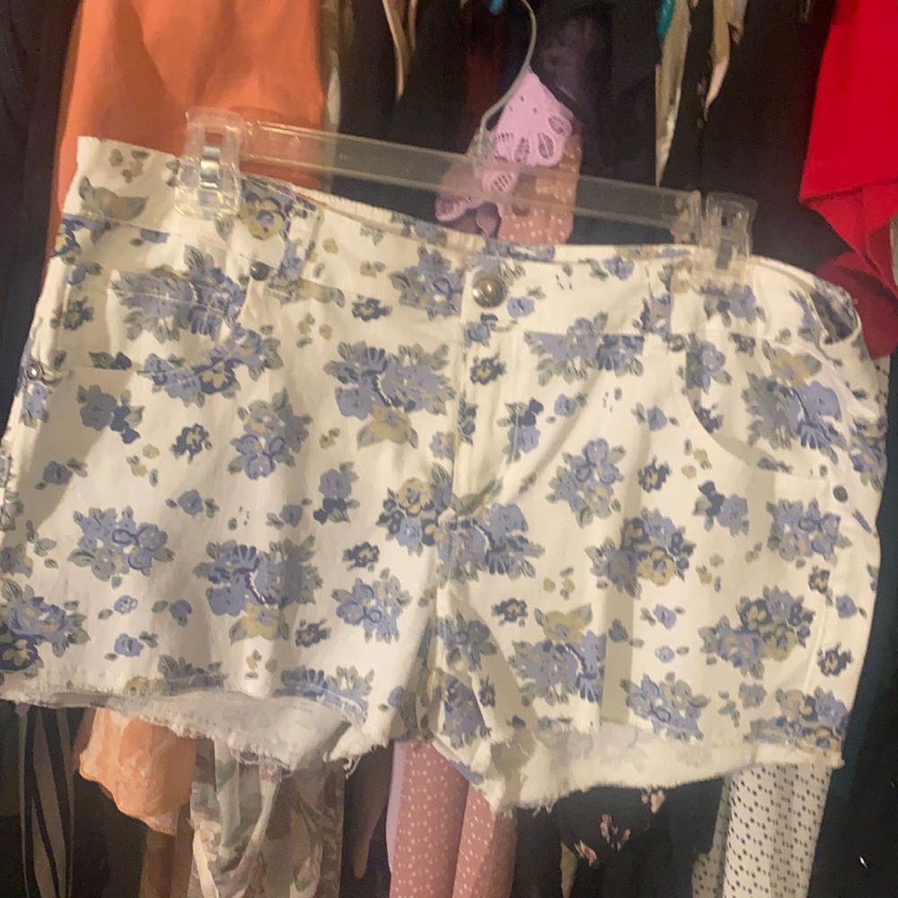 Flowery shorts